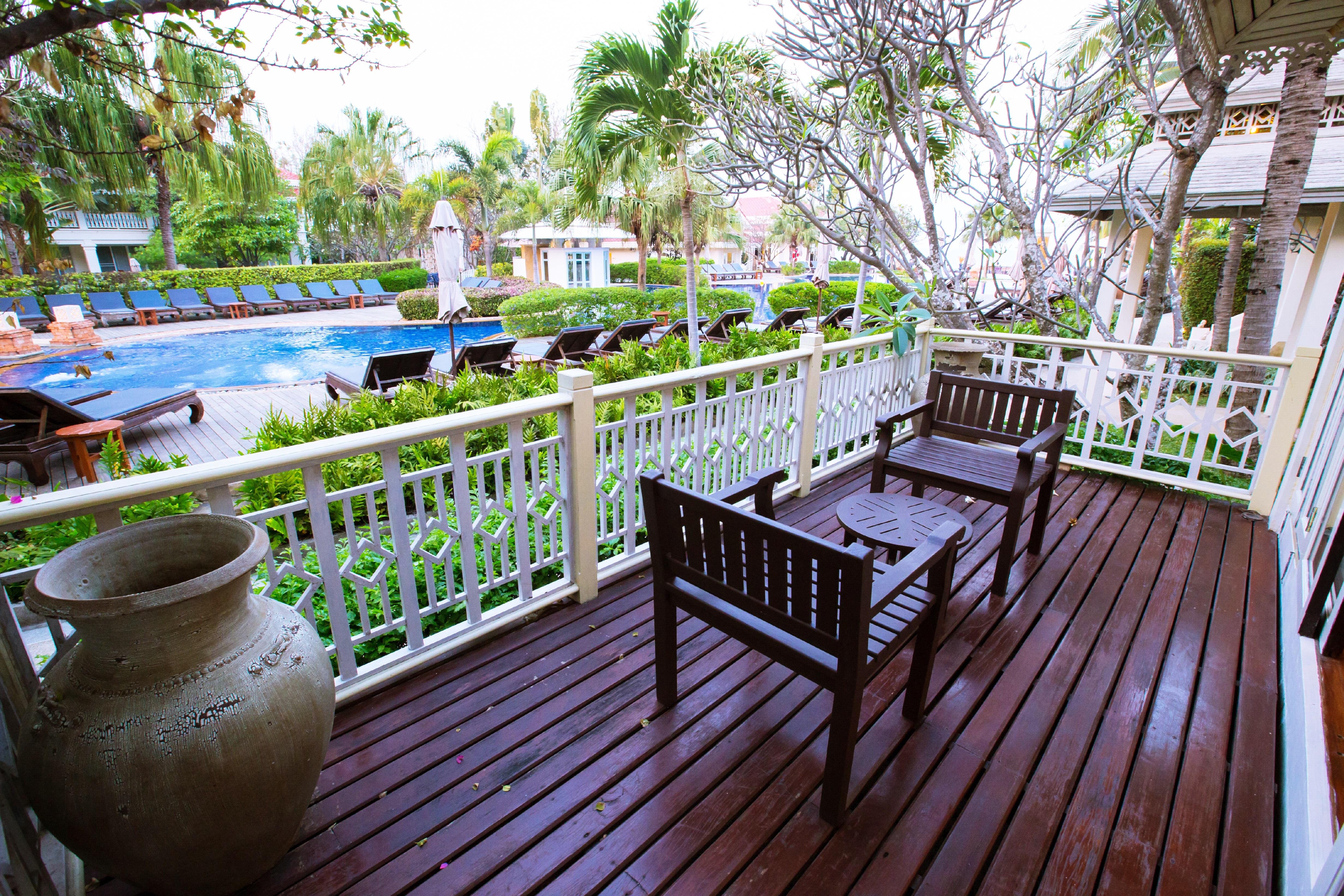 Wora Bura Hua Hin Resort & Spa Exteriér fotografie The pool at the Royal Paradise Hotel & Spa