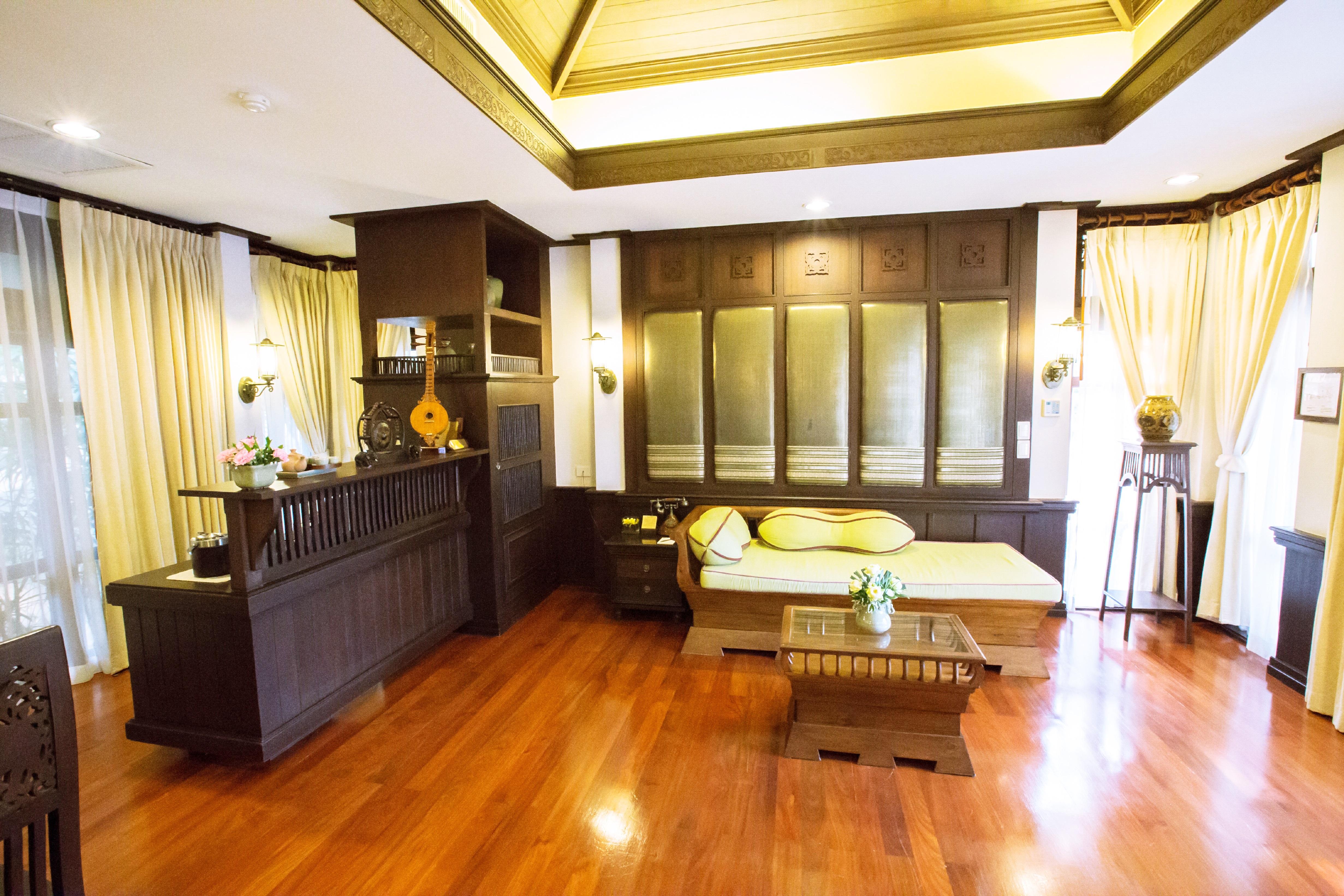 Wora Bura Hua Hin Resort & Spa Exteriér fotografie A bedroom at the Royal Thai Police Cadet School