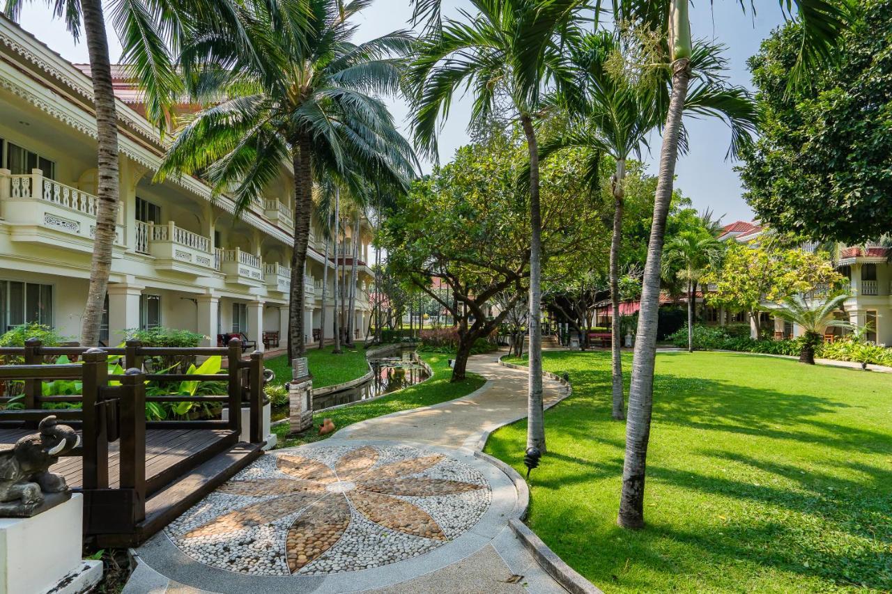 Wora Bura Hua Hin Resort & Spa Exteriér fotografie The Royal Paradise Hotel and Spa